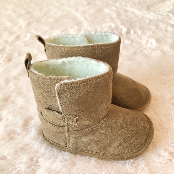 OshKosh B'gosh® Baby Faux-Fur Boot Crib Shoes - Picture 2 of 8